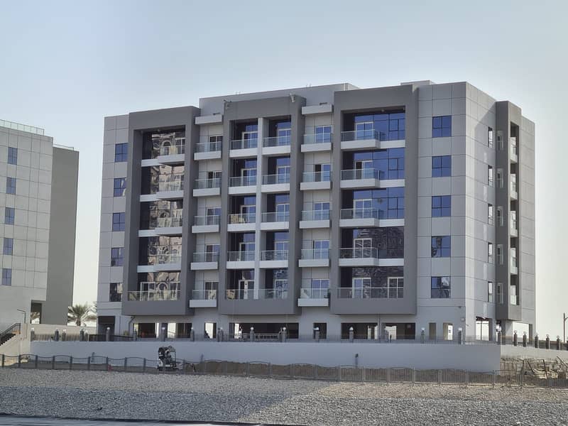 شقة في بناية H39 مدينة دبي للإنتاج 27000 درهم - 5646421