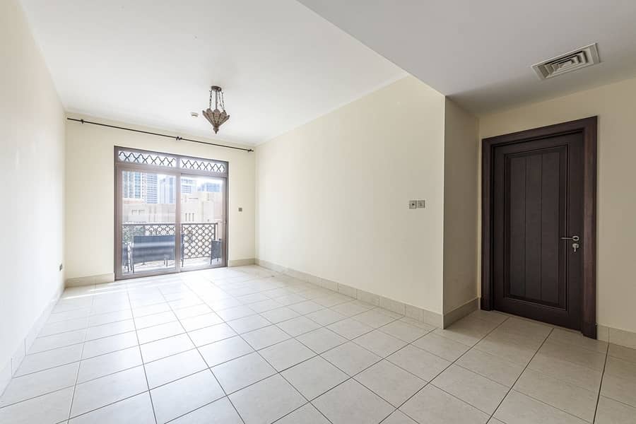One bedroom Apartment | Low floor | 4 Cheques |