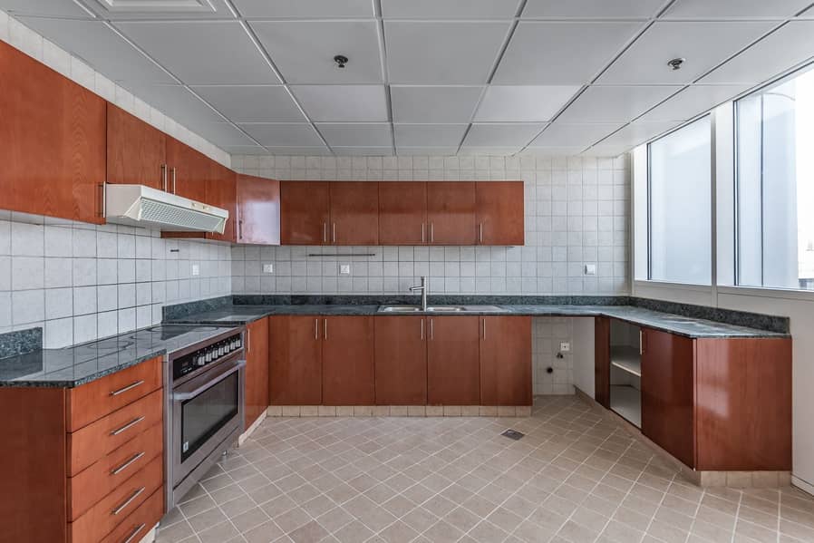 10 Incredible Deal 2 BR in JLT | Near to Metro