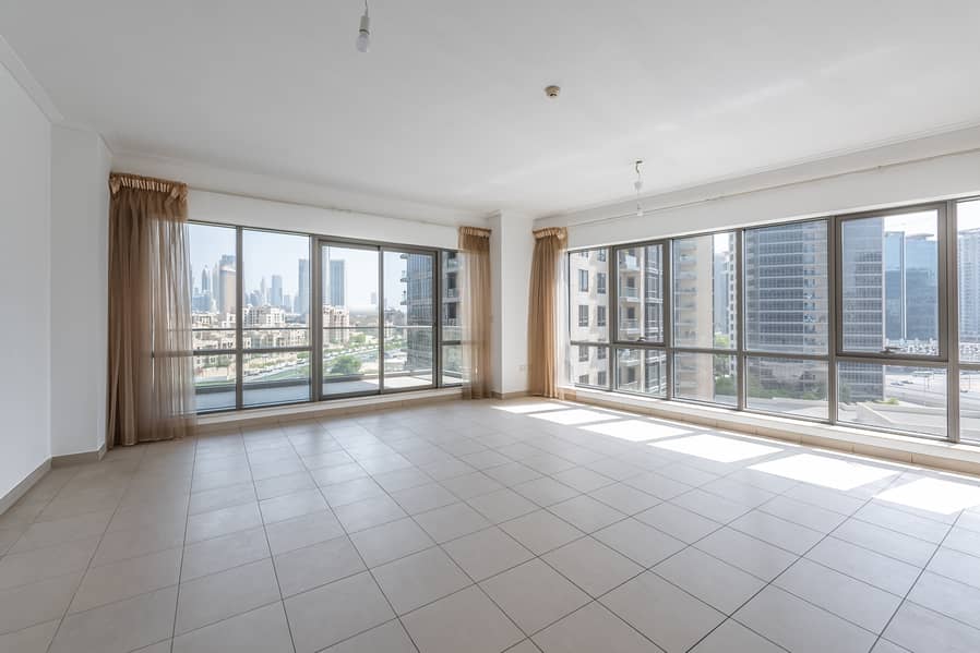 3 Ax Capital Real Estate is pleased to offer this stunning 2-Bedroom apartment in South Ridge Tower 6 offering stunning vi