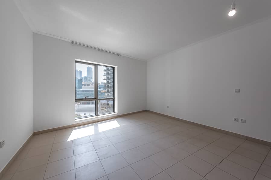 7 Ax Capital Real Estate is pleased to offer this stunning 2-Bedroom apartment in South Ridge Tower 6 offering stunning vi