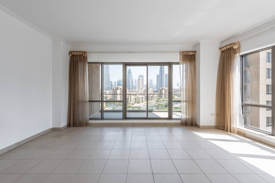 8 Ax Capital Real Estate is pleased to offer this stunning 2-Bedroom apartment in South Ridge Tower 6 offering stunning vi