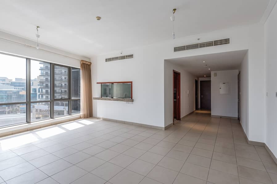 9 Ax Capital Real Estate is pleased to offer this stunning 2-Bedroom apartment in South Ridge Tower 6 offering stunning vi