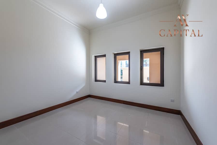 11 Bright and Spacious| Must See| Townhouse/Apartment