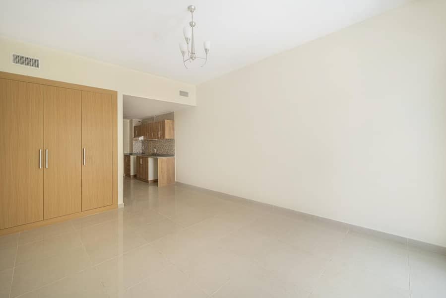3 Balcony | Spacious | Fitted Kitchen