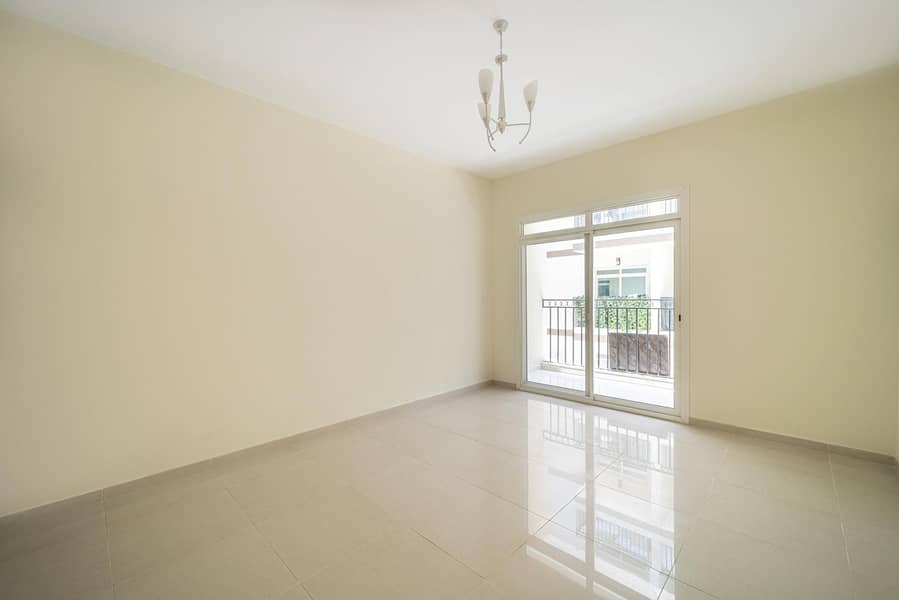 5 Balcony | Spacious | Fitted Kitchen