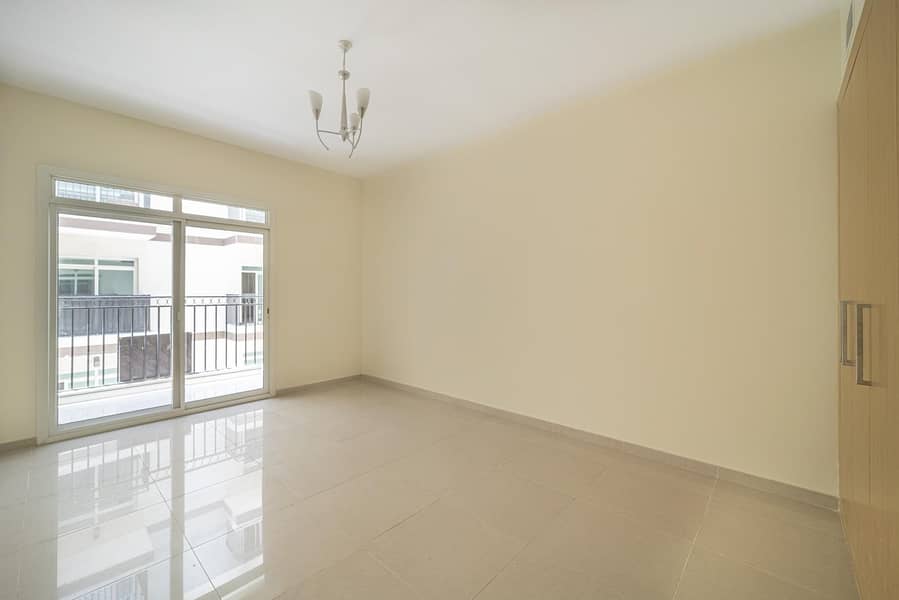 6 Balcony | Spacious | Fitted Kitchen