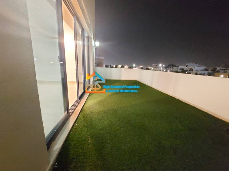 Exceptional 3bhk Pent House With Spacious Two Sided Terrace