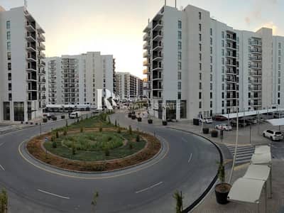 1 Bedroom Flat for Rent in Yas Island, Abu Dhabi - 1 Bedroom Apartment with Partial Canal View