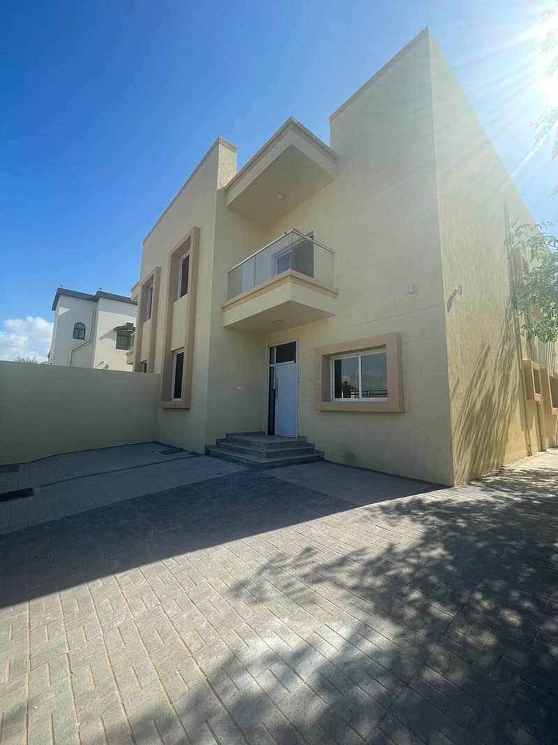 Stunning 5 room villa for sale in Khuzam, Ras al Khaimah