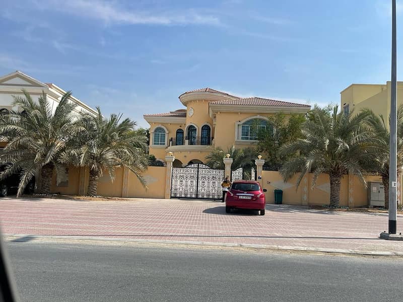 Spacious 5 Bedroom Villa for rent in Al Barsha South