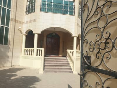 فيلا مجمع سكني 7 غرف نوم للايجار في ربدان، أبوظبي - فيلا مجمع سكني في ربدان 7 غرف 230000 درهم - 6549435
