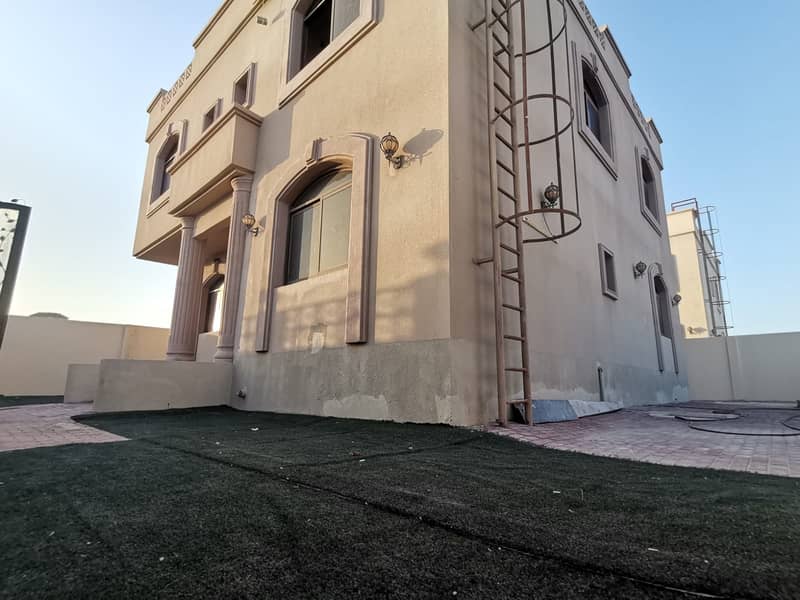 HOT OFFER SEPRATE ENTRANCE  STAND ALONE 5BHK VILLA  NEAR TO SHABIA 12