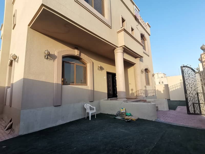 SEPARATE ENTRANCE  5BHK VILLA WITH YARD NEAR TO  SHABIA
