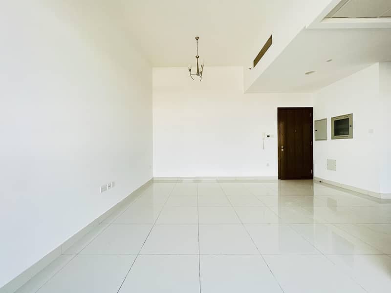 شقة في مجمع دبي للاستثمار 2 غرف 55000 درهم - 6555036