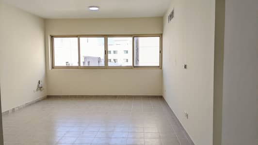 فلیٹ 2 غرفة نوم للايجار في الكرامة، دبي - شقة في بناية الكرامة الكرامة 2 غرف 62000 درهم - 6541219