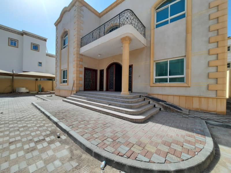 amazing villa 7 master bedrooms with private entrance available for rent in khalifa A