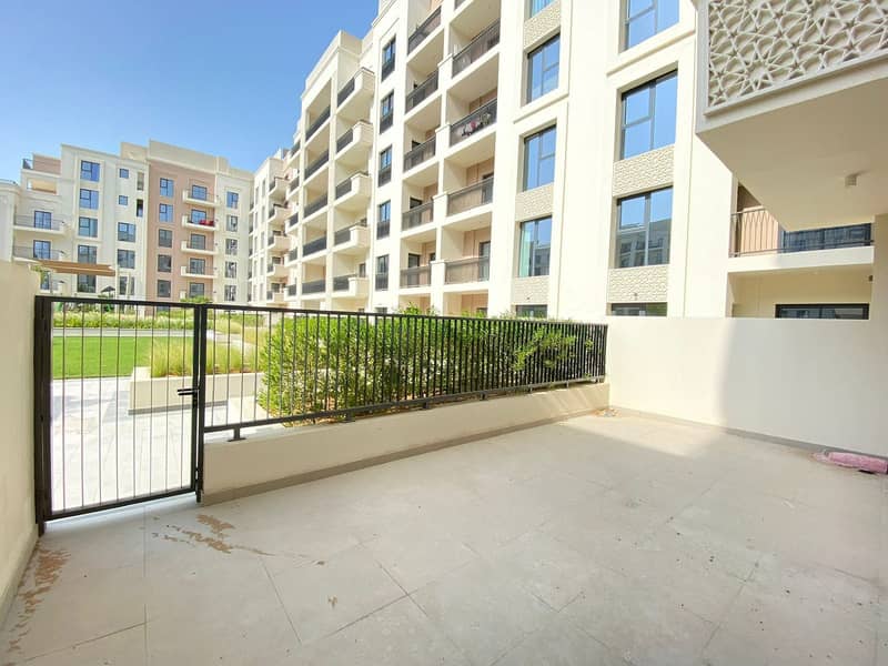 Luxury 1BHK For Sale in Maryam island For 700000