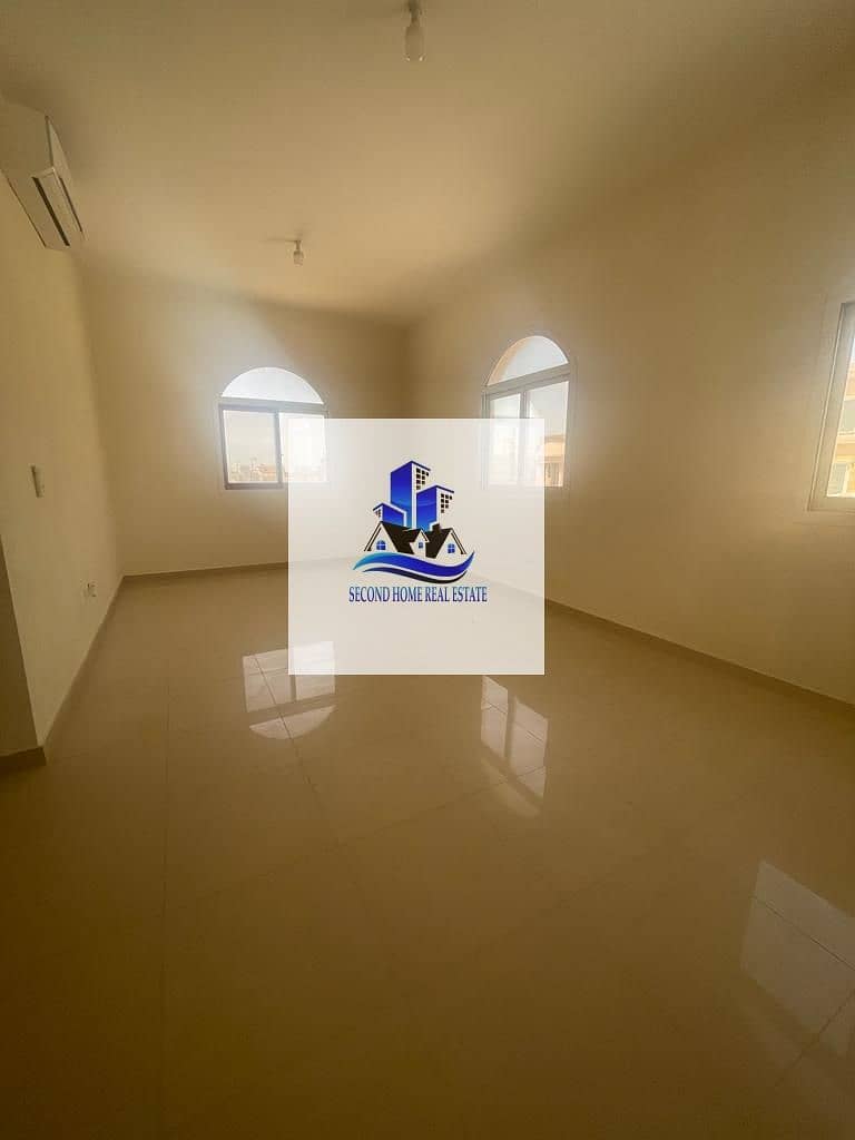 02 bedroom hall with private yard