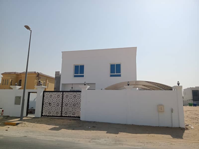 There are two new floors, five master rooms, free ownership for all Arabs,  new, clean and quiet area,