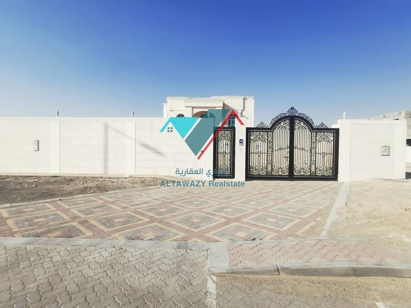فيلا للايجار في مدينة الرياض جنوب الشامخه بالقرب من جميع الخدمات ساكن اول
