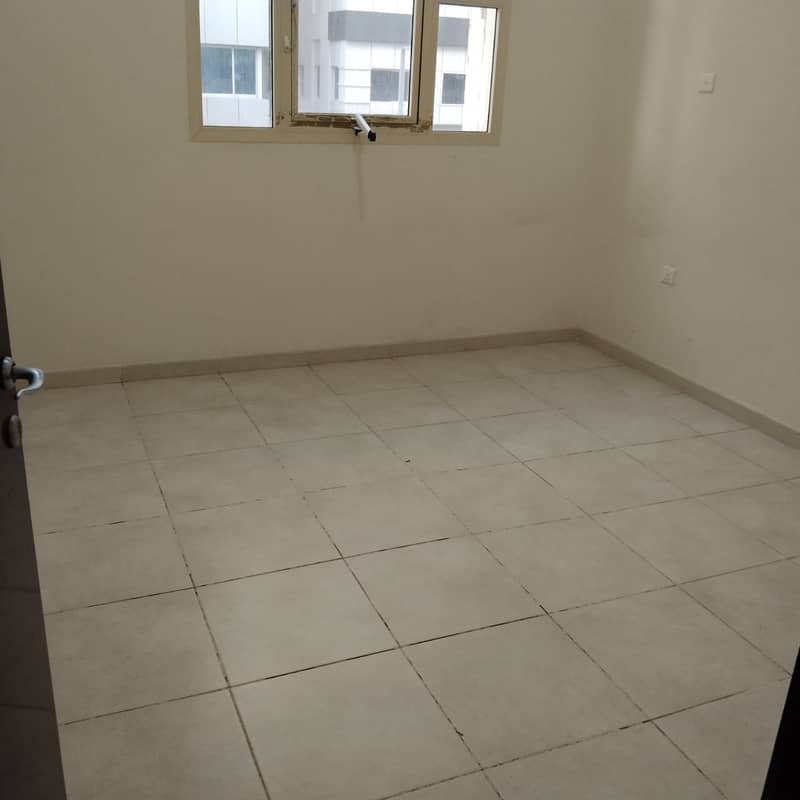 EXCELLENT 2 BHK AVAILABLE NEAR SAFEER MALL SHABIYA 9