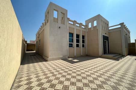 3 Bedroom Villa for Rent in Aljazeera Al Hamra, Ras Al Khaimah - Accessible Location | Huge Compound | Villa