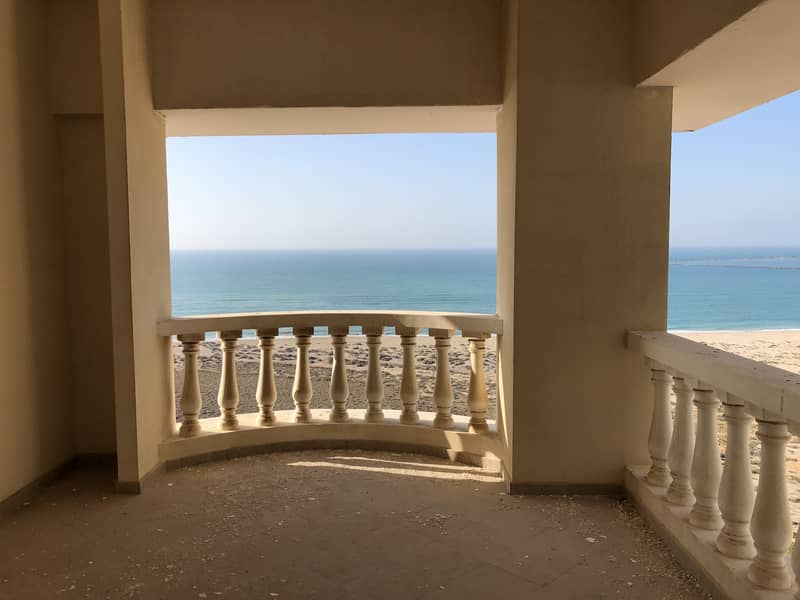 Big Balcony - Mid Floor - Sea view studio