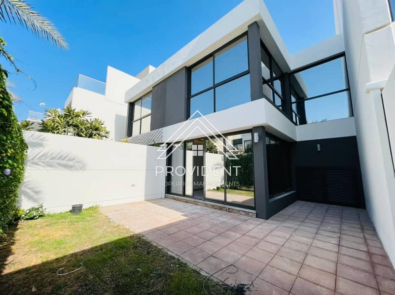 Exclusive Modern Townhouse | Limited Offer Price!!