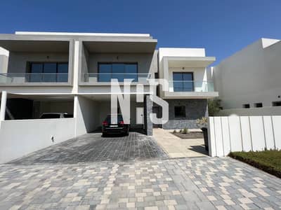 4 Bedroom Villa for Sale in Yas Island, Abu Dhabi - luxury 4 BR villa | Golf front community