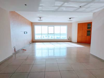 فلیٹ 3 غرف نوم للايجار في كورنيش البحيرة، الشارقة - شقة في كورنيش البحيرة 3 غرف 59990 درهم - 6533527