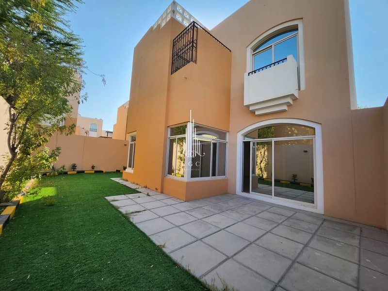 Classic 5BR + Maid Villa | Balcony | 2 Majlis | Garden