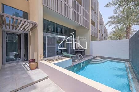 4 Bedroom Townhouse for Sale in Al Raha Beach, Abu Dhabi - Luxury Canal View 4 BR with Pool Great Location