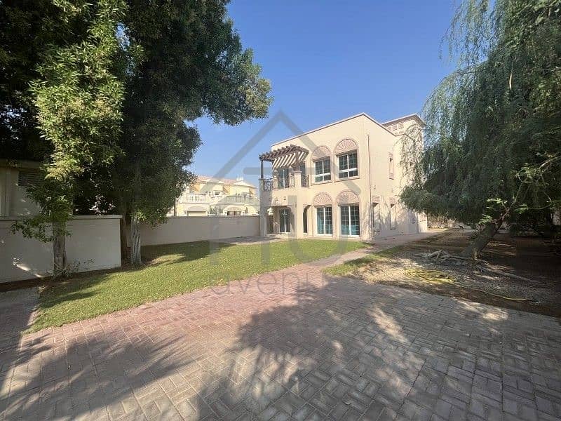 位于朱美拉三角小镇(JVT)，JVT第4区 2 卧室的别墅 3500000 AED - 6460486