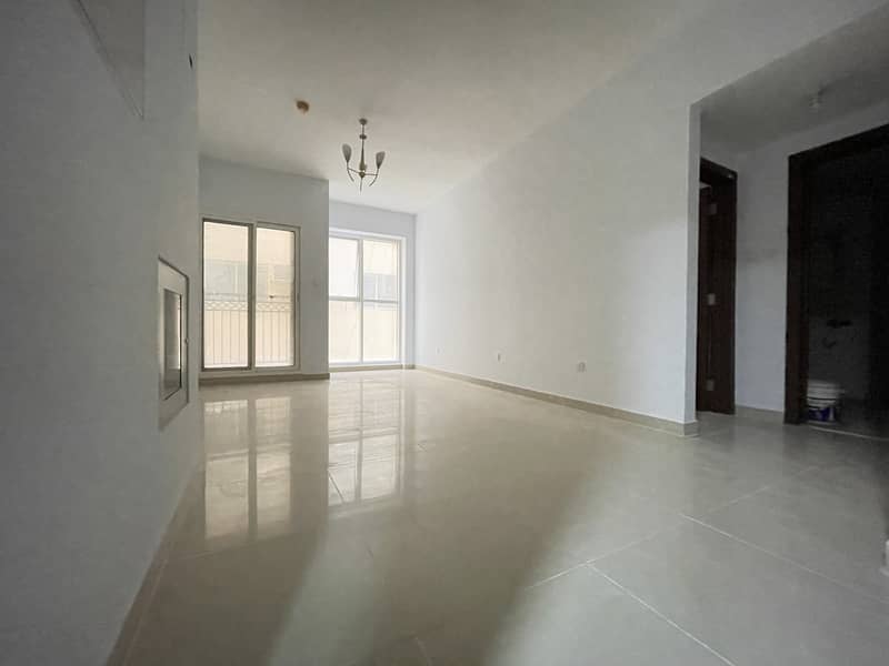 شقة في أبو شغارة 1 غرف 20999 درهم - 6568041
