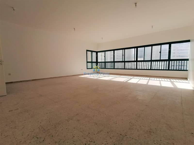 Best Price | Spacious 4-bedroom Apartment | Maids Rm | near Parks & Corniche
