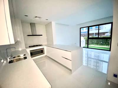 5 Bedroom Villa for Rent in Dubai Sports City, Dubai - Lavish 5 BR Villa + Maid Room Corner Villa