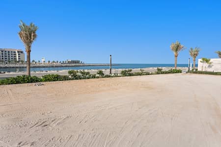 Plot for Sale in Pearl Jumeirah, Dubai - Beautiful Location in Pearl  ,  Call Pearl Specialist for Plots and Ready Villas