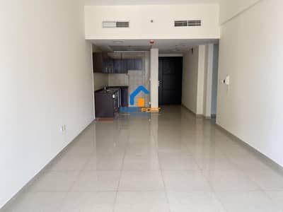 1 Bedroom Flat for Rent in Dubai Sports City, Dubai - Huge Unfurnished  1 Bedroom Apartment With Balcony