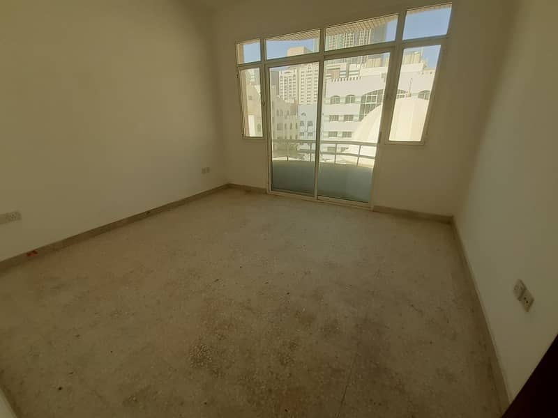 Квартира в Хамдан Стрит, 2 cпальни, 45000 AED - 6580340