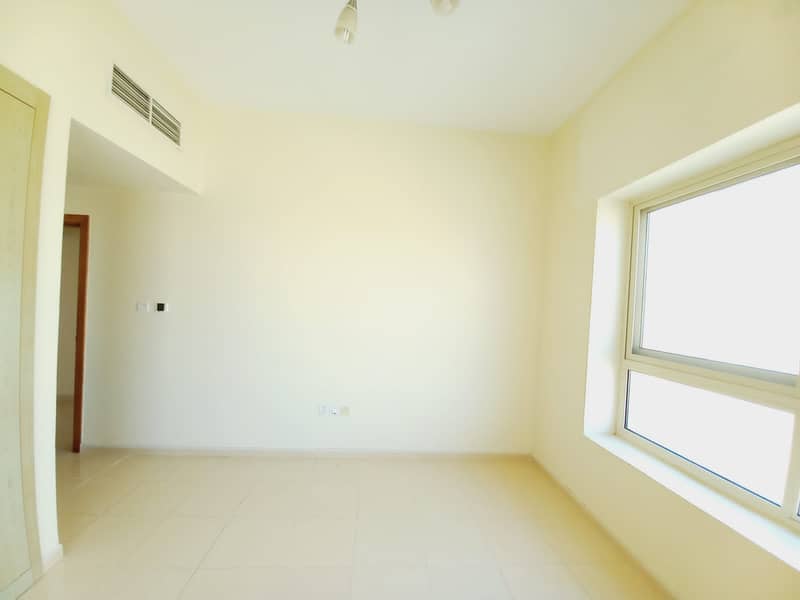 位于荔湾住宅区 1 卧室的公寓 34000 AED - 6580999