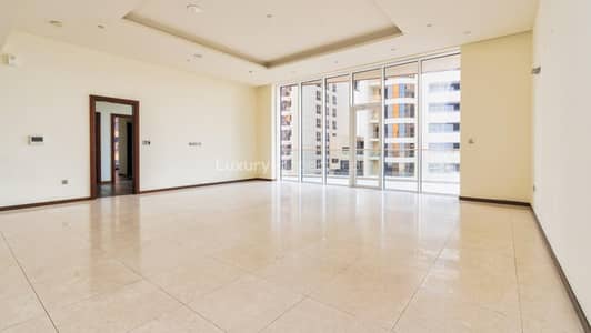 3 Bedroom Apartment for Rent in Palm Jumeirah, Dubai - Large Layout I Sea View I Available Now