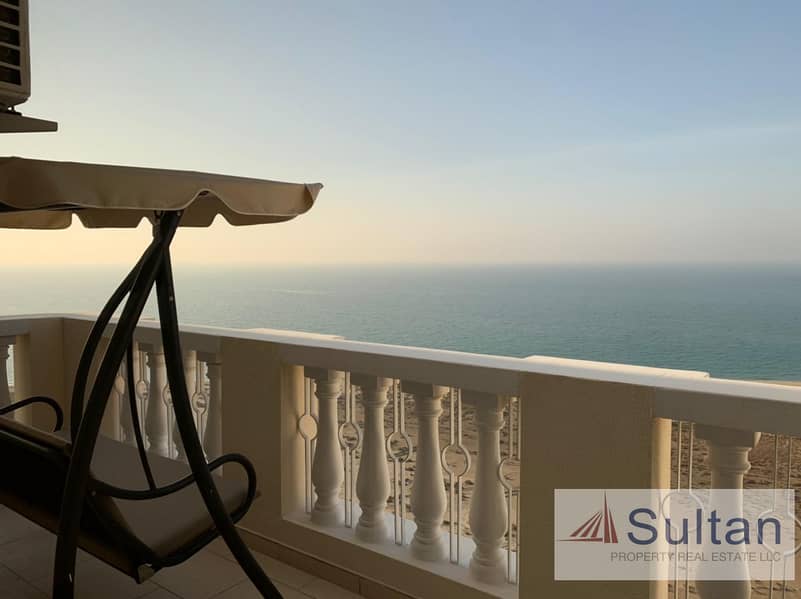 Live with stunning Views of the Sea Avail Jan End