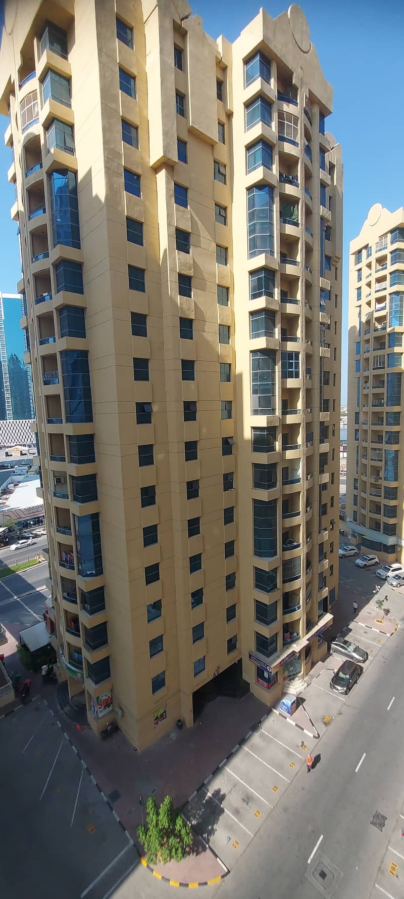 FOR RENT:TWO BED  WITH MAID ROOM +2 BALCONIES  SEA VIEW  AED 27000 ACCESS TO EMIRATES ROAD OF DUBAI