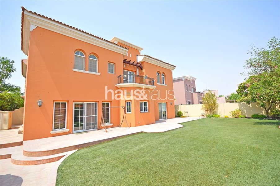 Directly opposite park || 5 beds + maids