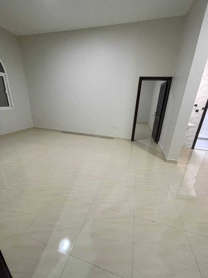 MULHAQ 3BED ROOM HALL  AND MAID ROOM WITH NICE YARD AVAILABLE FOR RENT  II 60,000/-