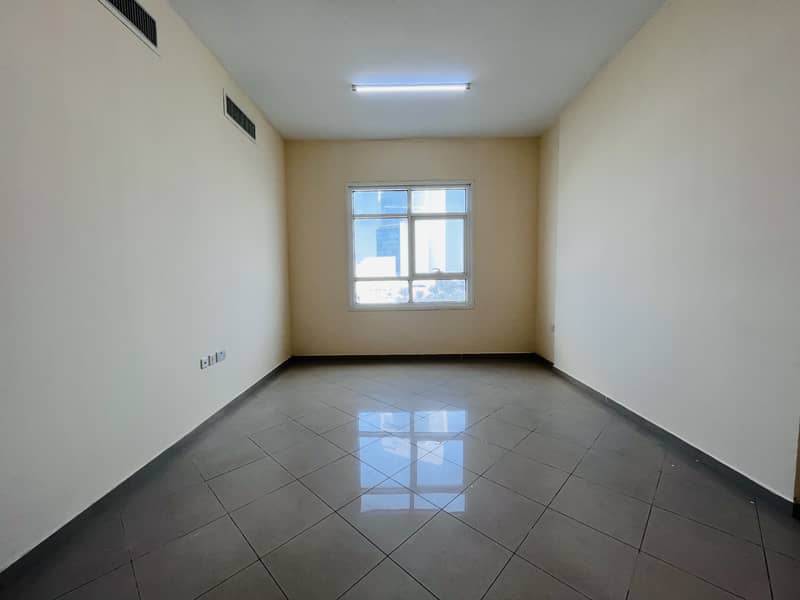 شقة في شارع الوحدة (شارع دلما) الوحدة 2 غرف 50000 درهم - 6589020