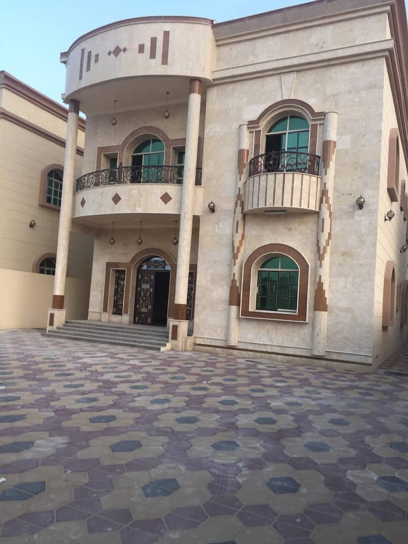 Luxurious villa for rent, 6 master bedrooms, very close to Sheikh Ammar Street