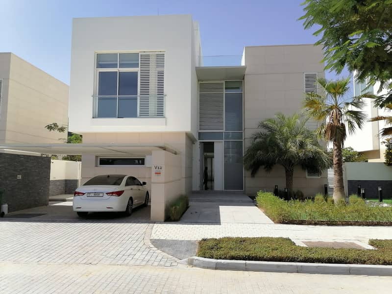 Luxurious villa for sale in Al-Zawraa, directly on the sea, with a private pool