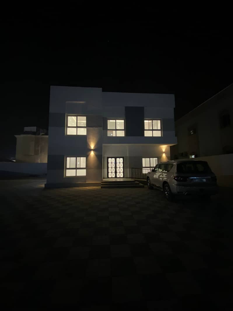 For rent villa in Al Qarayen 2 The land area is 17,000 sq